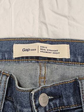 GAP 1969 Real Straight Women’s Jeans in Denim Blue with Gold Stitching